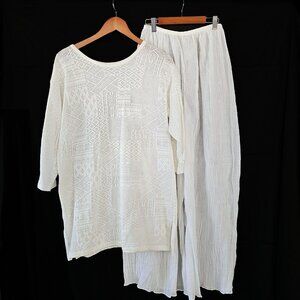 Vintage Papillon by Paula Carbone Matching Set White Knit Sweater and Pants